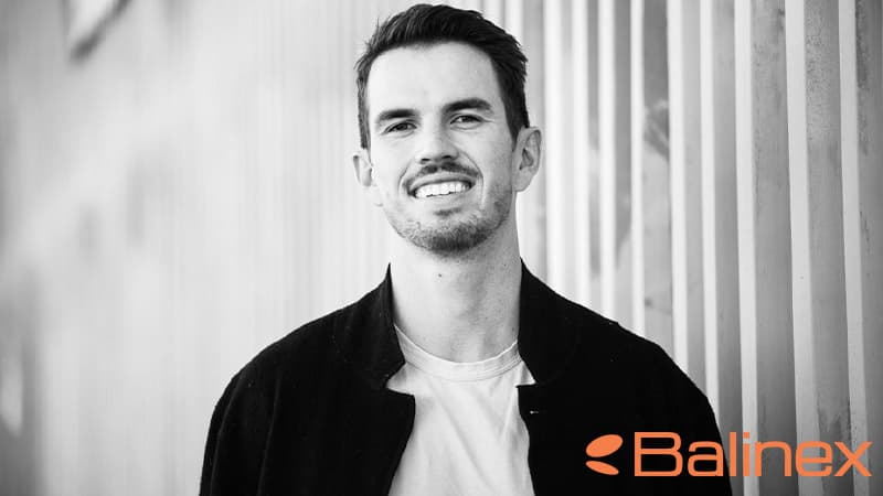 خالق و بنیانگذاران ورم هول (W)